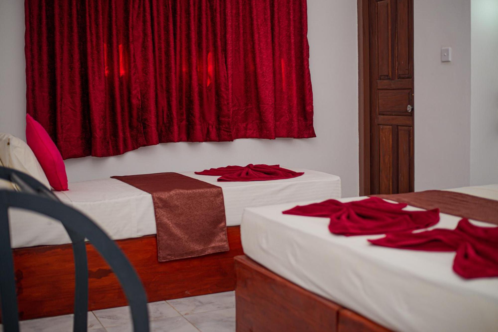Sundowners Guesthouse Hikkaduwa Pokoj fotografie